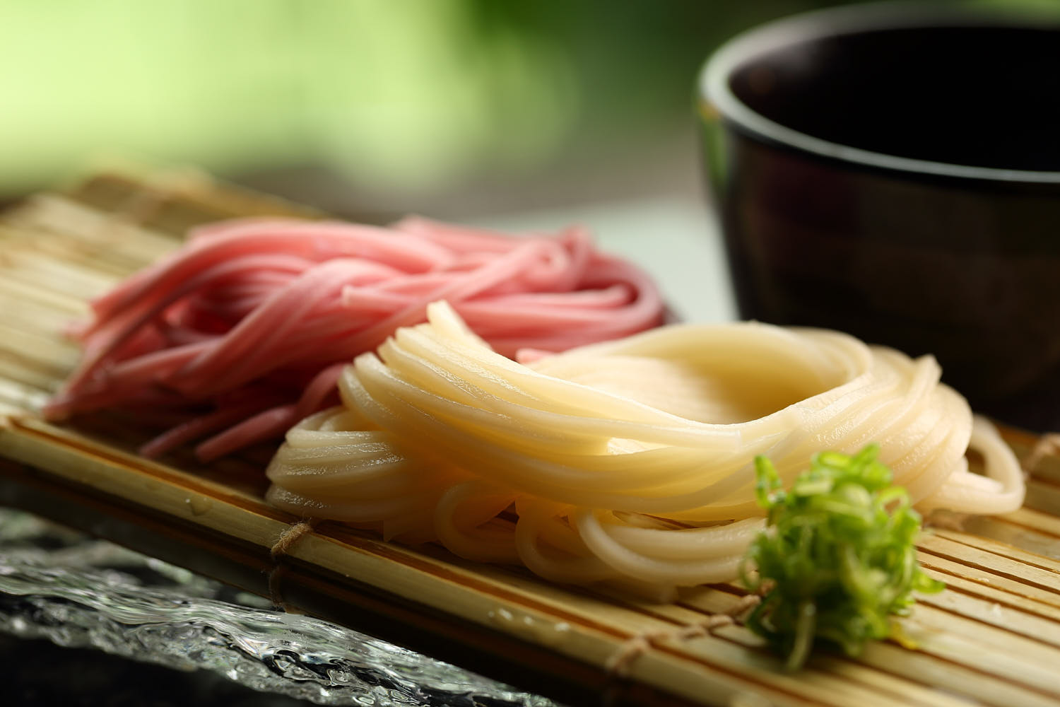 Chilled Japanese soba noodles served on ice with dipping sauce and garnishes.
