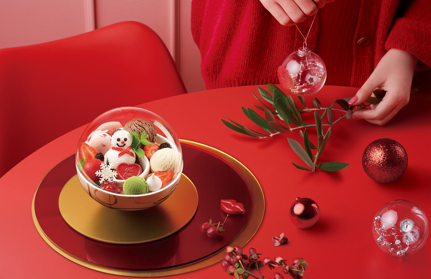 Häagen-Dazs ice cream Christmas assortment, featuring chocolate, vanilla, and strawberry flavors.